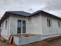 出卖 双面别墅 Pécel, 95m2