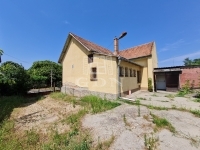 Eladó üzlethelyiség Pécel, 98m2