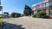 Kiadó üzlethelyiség Székesfehérvár, 126m2